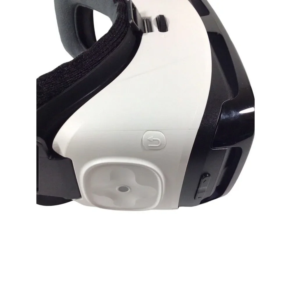Samsung SM-R322NZWAXAR Gear VR Headset - Frost White